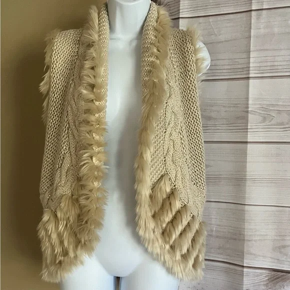 NWT Lilly Pulitzer Torini Sequin Sweater Vest in Heathered Latte Metallic - Picture 11 of 17